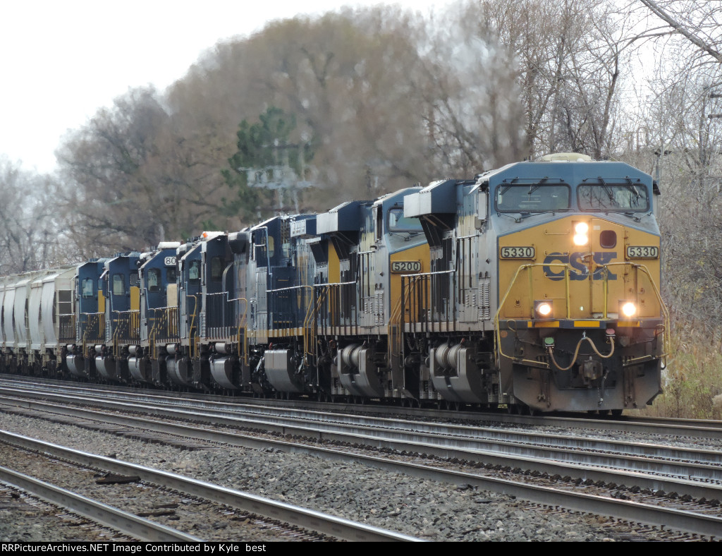 CSX 5330 on M560